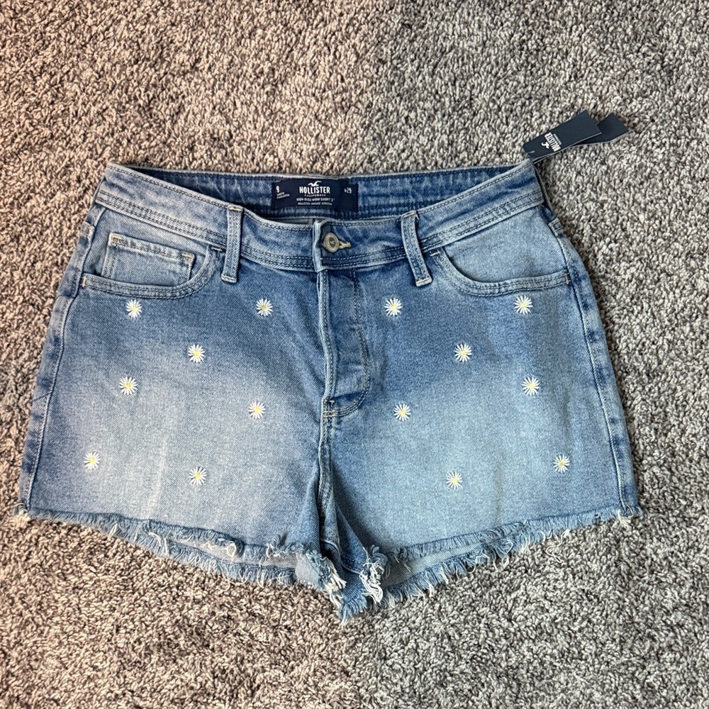 Hollister Women's Embroidered Daisies Blue Jean Shorts size 9 w29 High Rise